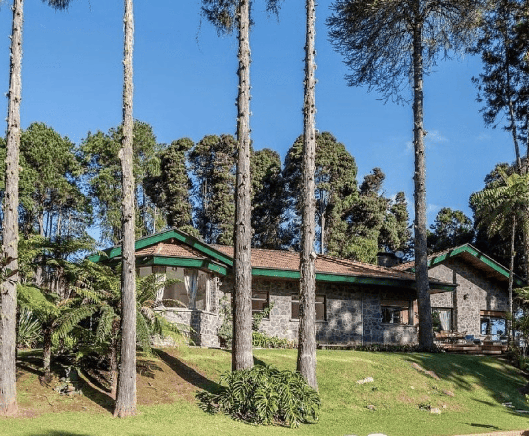 Casa Alpina - Residência centenária em pedra e madeira de lei