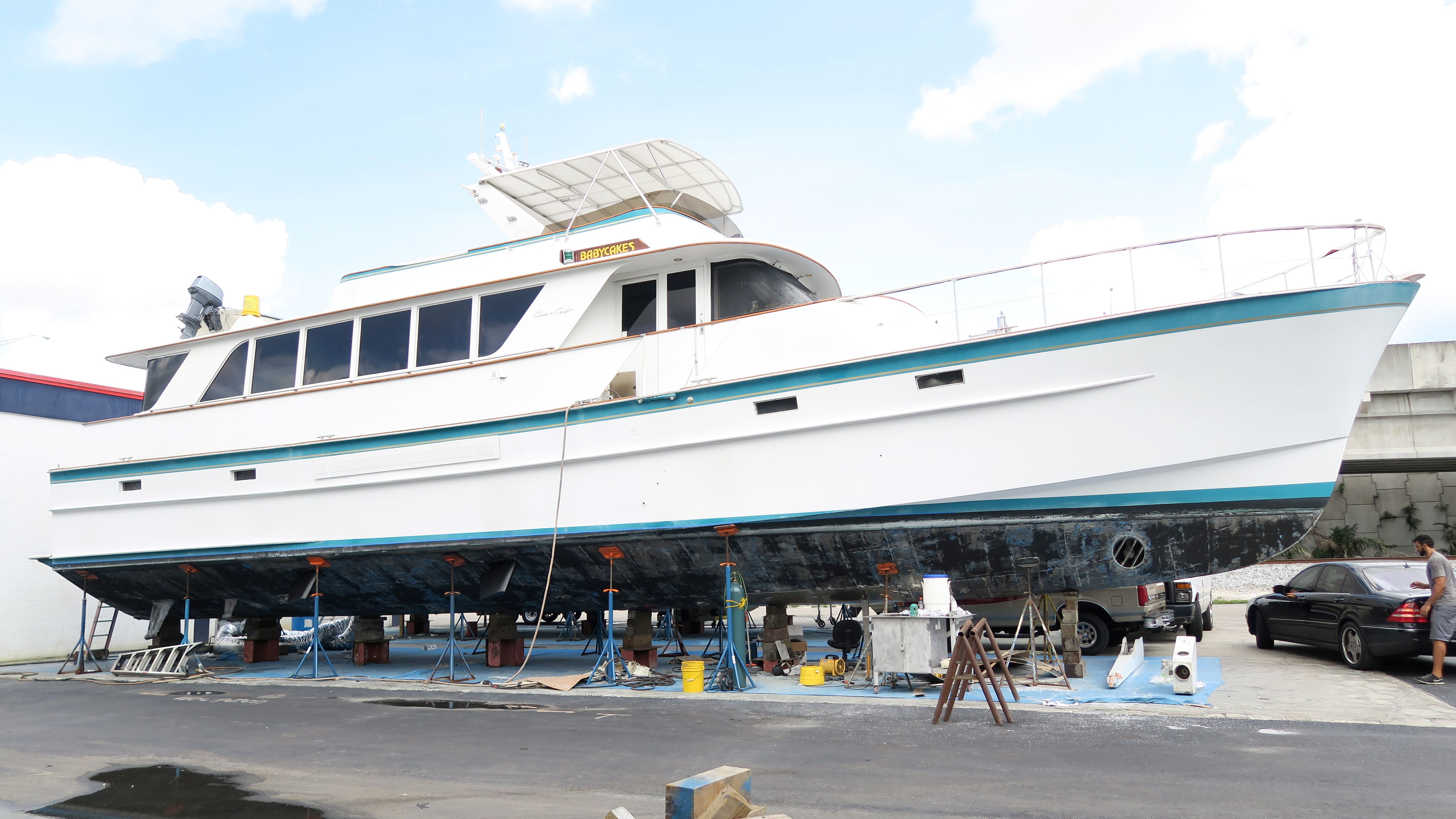 Chris-Craft 74 — Gyro-Gale Pneumatic Fin Stabilizer Chris-Craft 74 with Gyro-Gale boat stabilizer installed