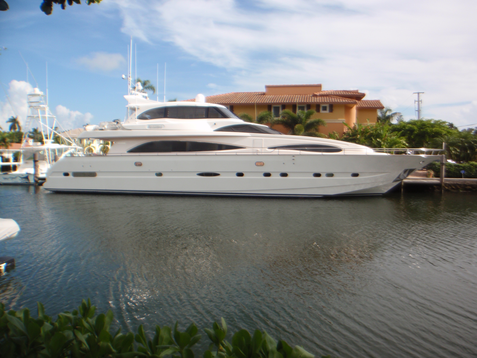 Astandoa 95 — Gyro-Gale Multi-Fin Stabilizer System Astandoa 95 with Gyro-Gale boat stabilizer installed