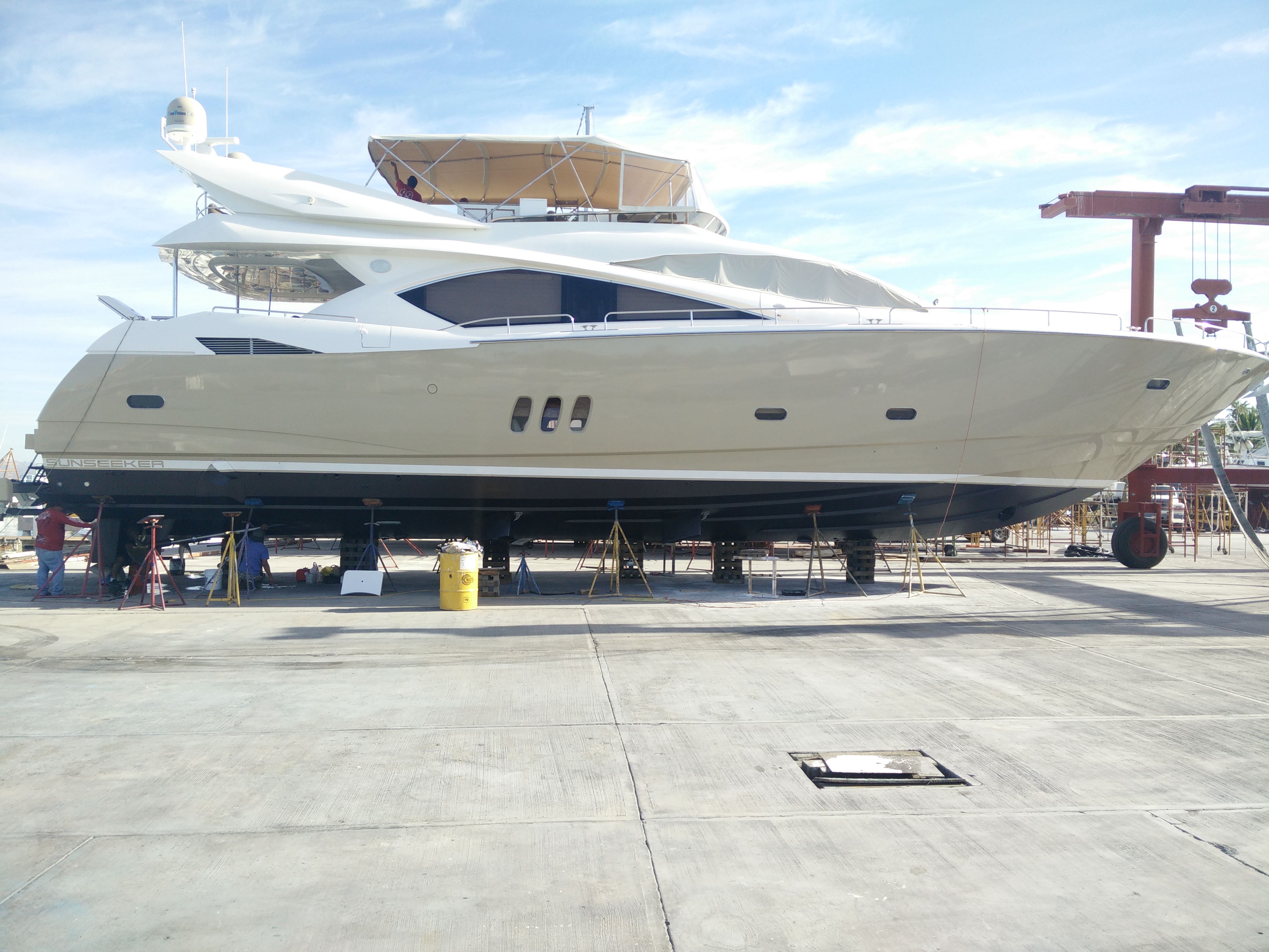 Sunseeker 82 — Gyro-Gale Tab-Fin Stabilizer System Sunseeker 82 with Gyro-Gale boat stabilizer installed
