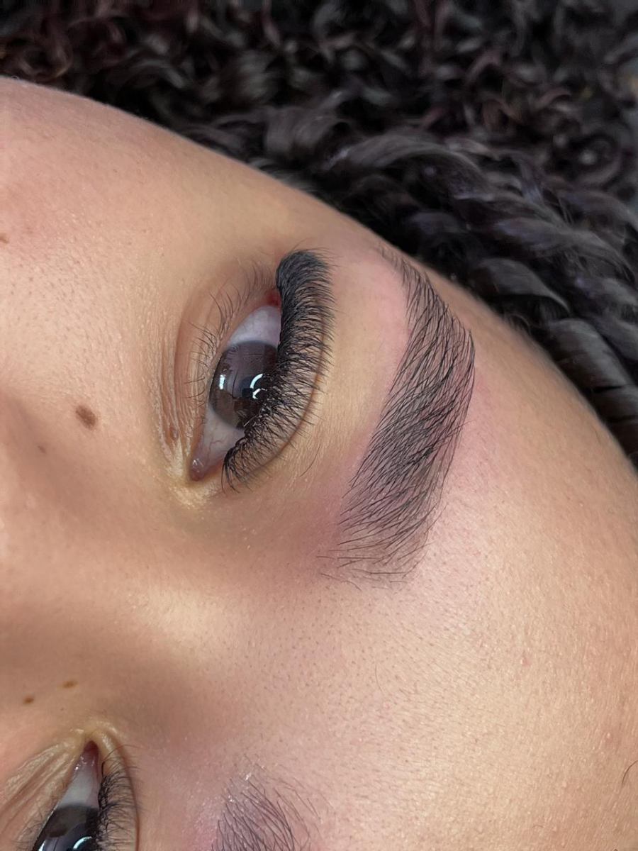 Design de sobrancelhas com henna