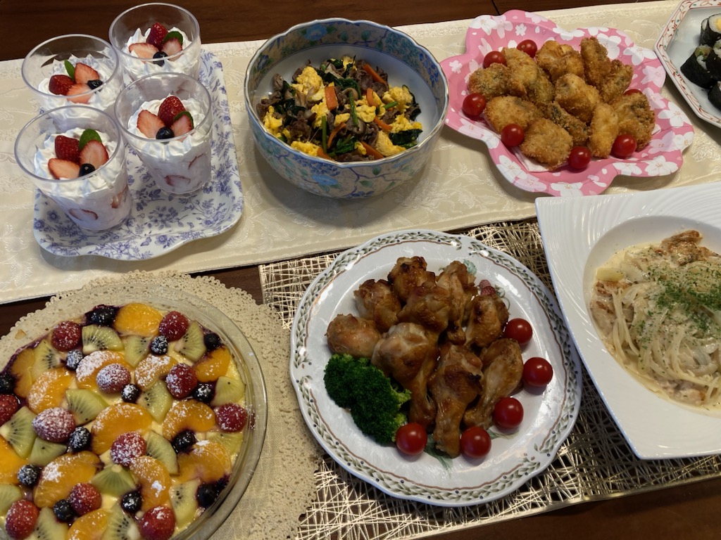 いつものご飯にスイーツ2種も大サービス