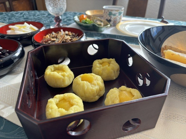 栗きんとんは茶巾絞り 茶道の和菓子器で