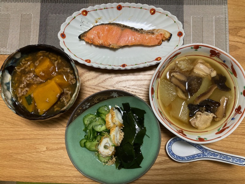 薬膳料理の冬瓜スープとかぼちゃの煮物