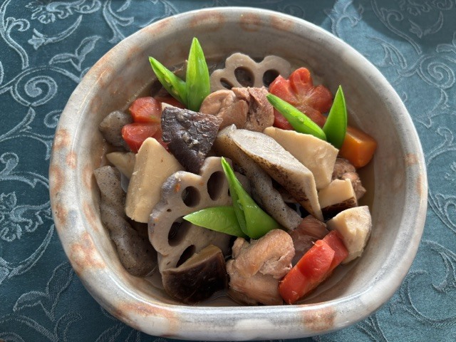 筑前煮 今日は絹さやを添えておめかし