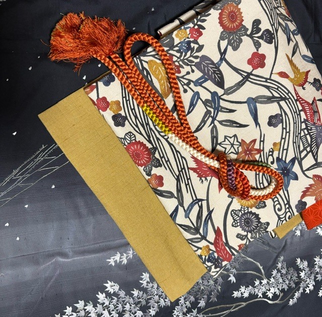 黒とグレーの大胆なぼかしの大島紬