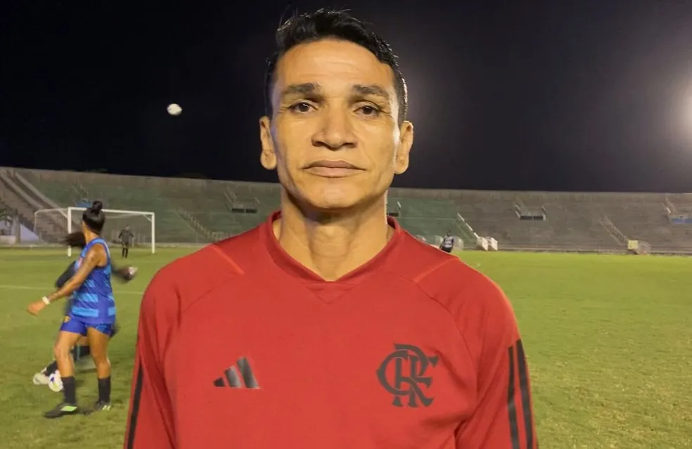 Ronaldo Angelim - lenda do futebol brasileiro no Complexo Esportivo COHAB