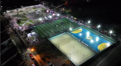 Vista aérea noturna do Complexo Esportivo COHAB em Picos, Piauí