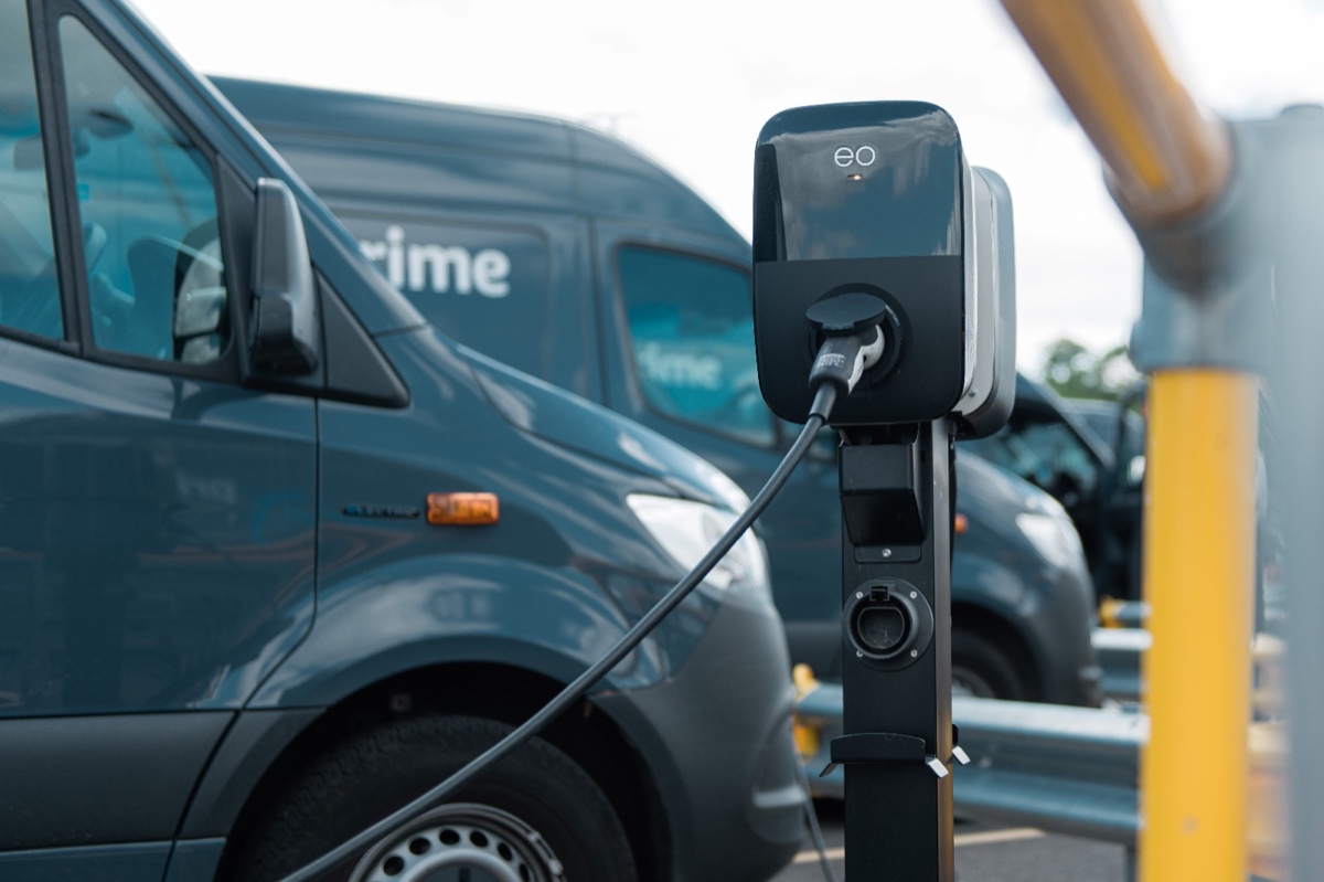 Eletroposto Rinno em operação