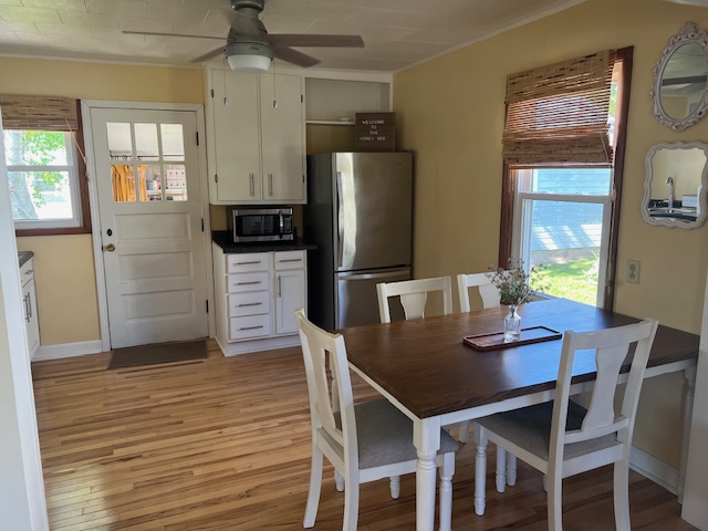Kitchen Dining Area with Farmhouse Table