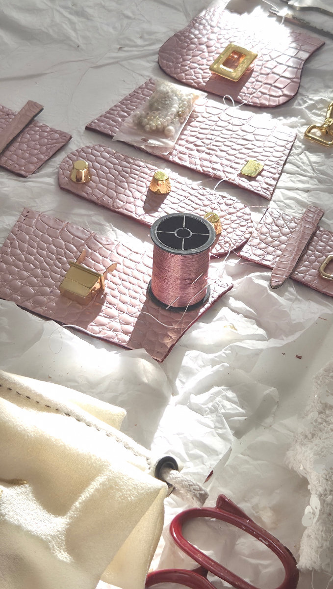 Atelier EUTHAGÁ PARIS — espace de travail artisanal