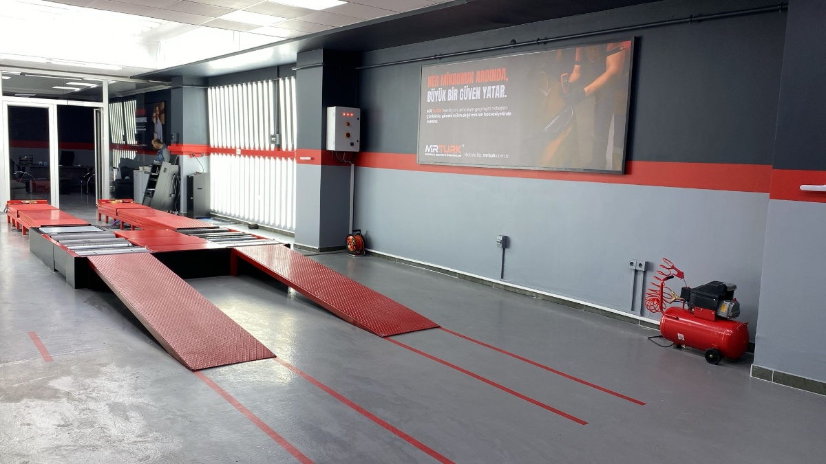 MR TÜRK Ekspertiz İstasyonu - Araç Muayene Alanı