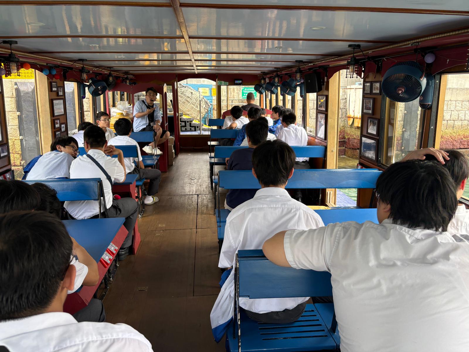 學生體驗傳統漁船