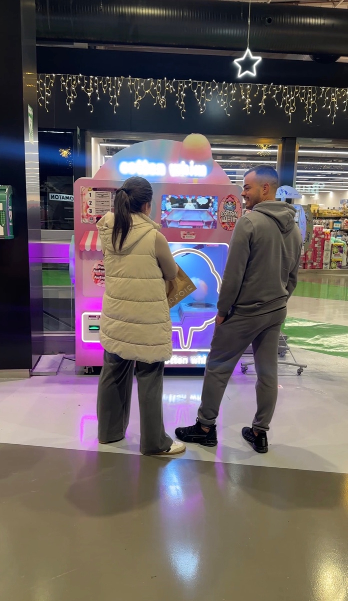 Clientes Disfrutando Cotton Whim