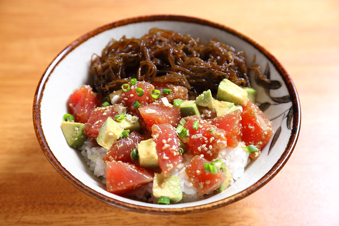 海ぶどうマグロアボカド丼