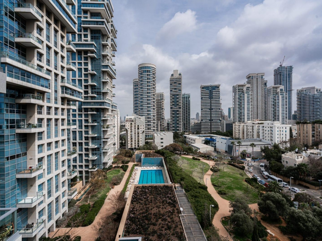 Akirov Towers, Tel Aviv residential tower