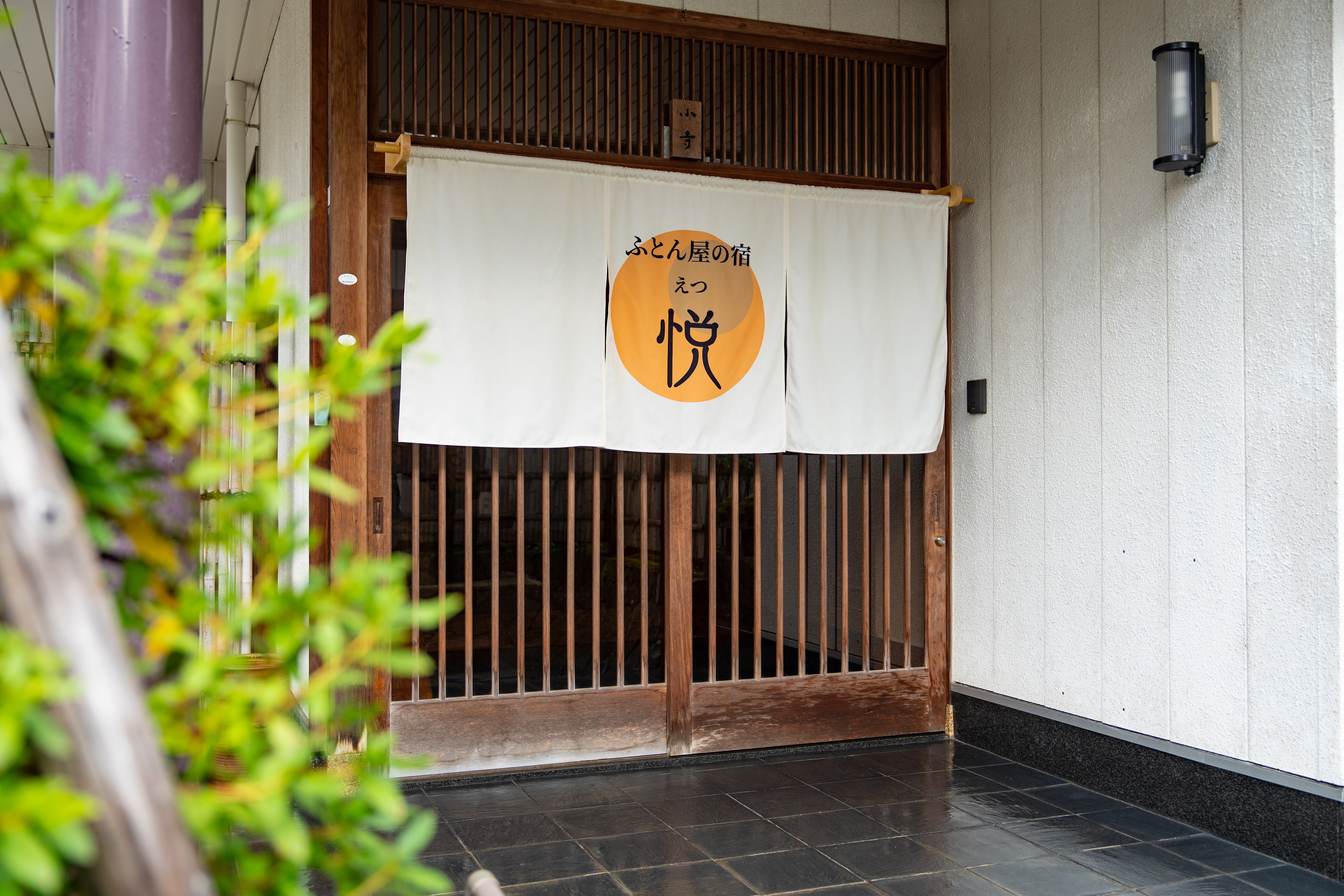 縁側から見る庭