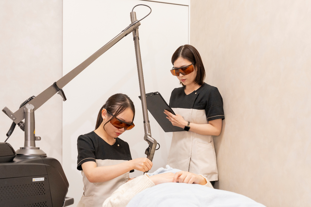 看護師による施術の様子