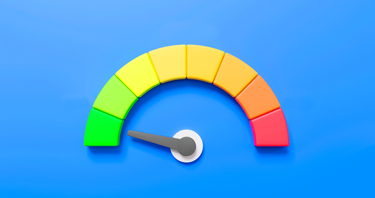 Medidor de score de crédito em tela de smartphone com fundo branco