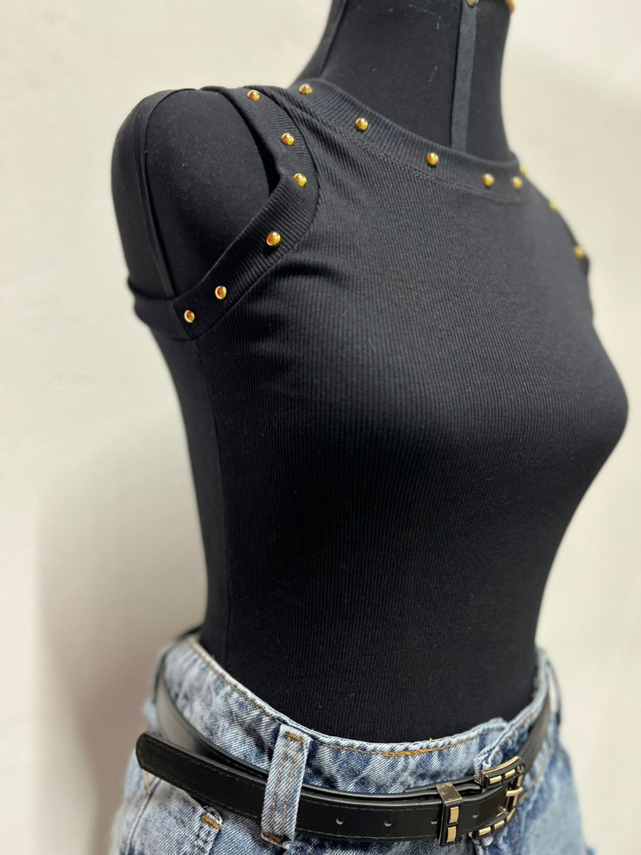 Blusa Preta com Tachas Douradas