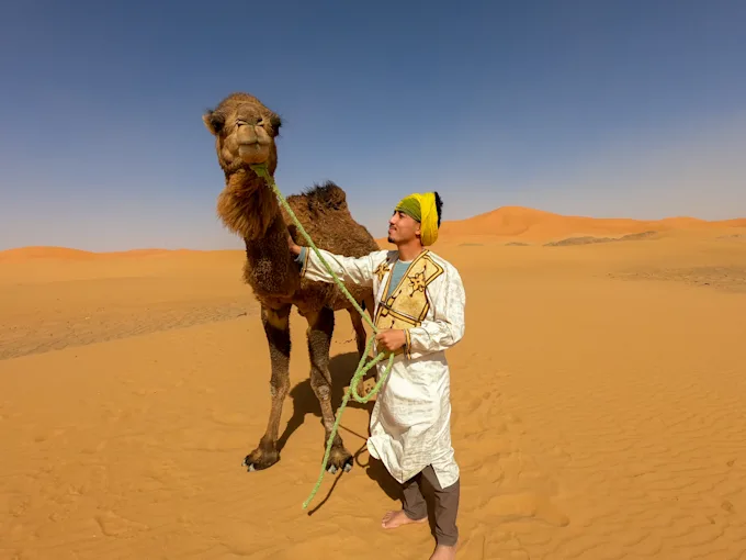 Sahara desert team celebrating birthday with photo