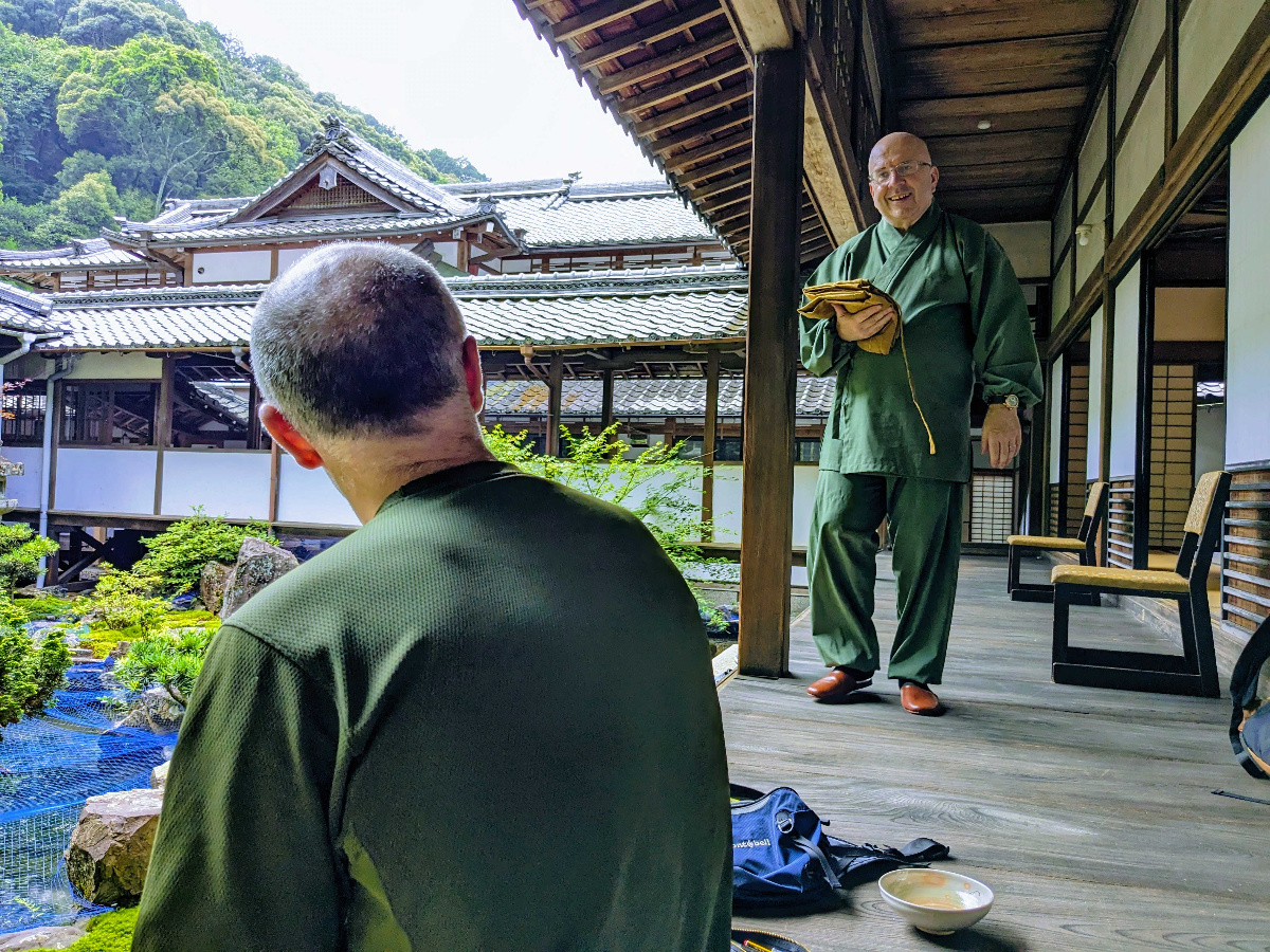 An encounter along the way