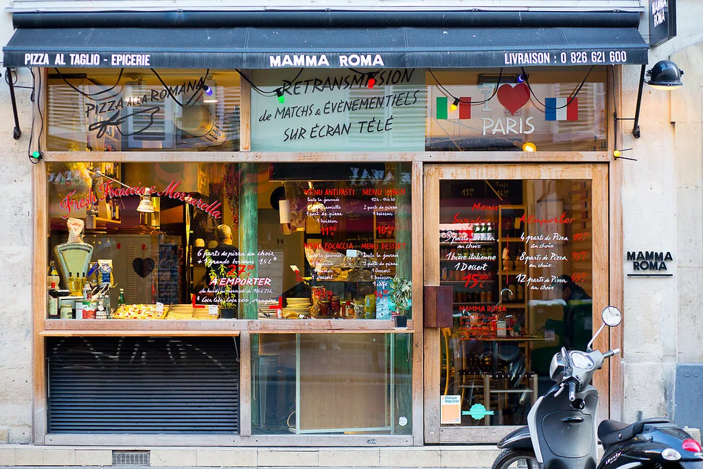 Intérieur chaleureux de la pizzeria Just Mamma