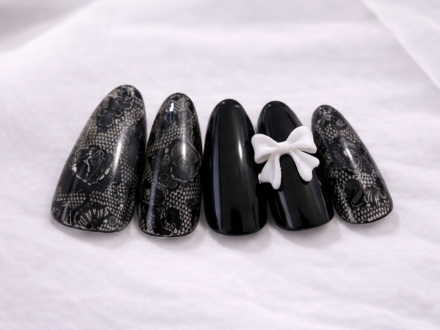 ブラックレース × リボンアクセント