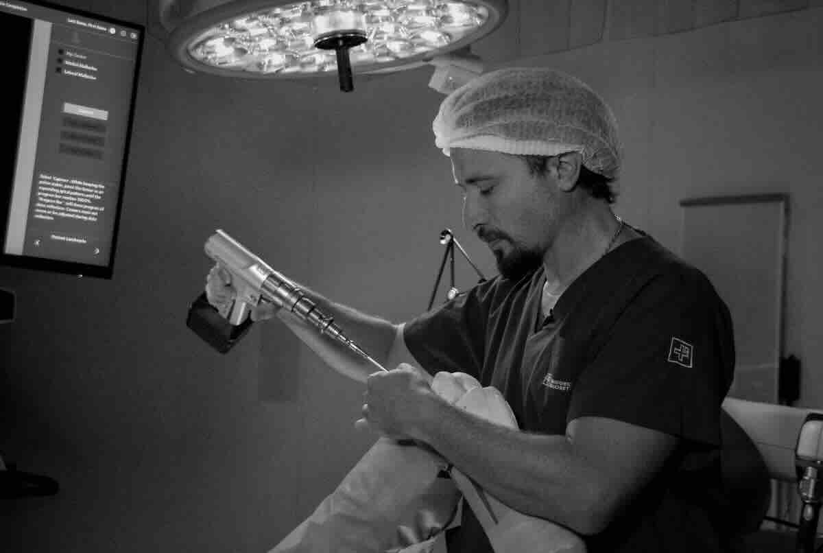 Contacto Dr. Andrés Anania - Consultorio cirugía robótica MAKO en Buenos Aires