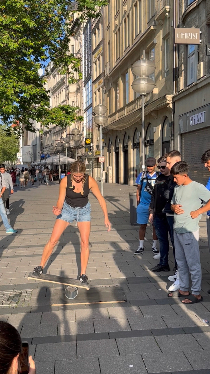 Leipzig Street Performance - The King of Balance Street show performance location in Leipzig, Germany