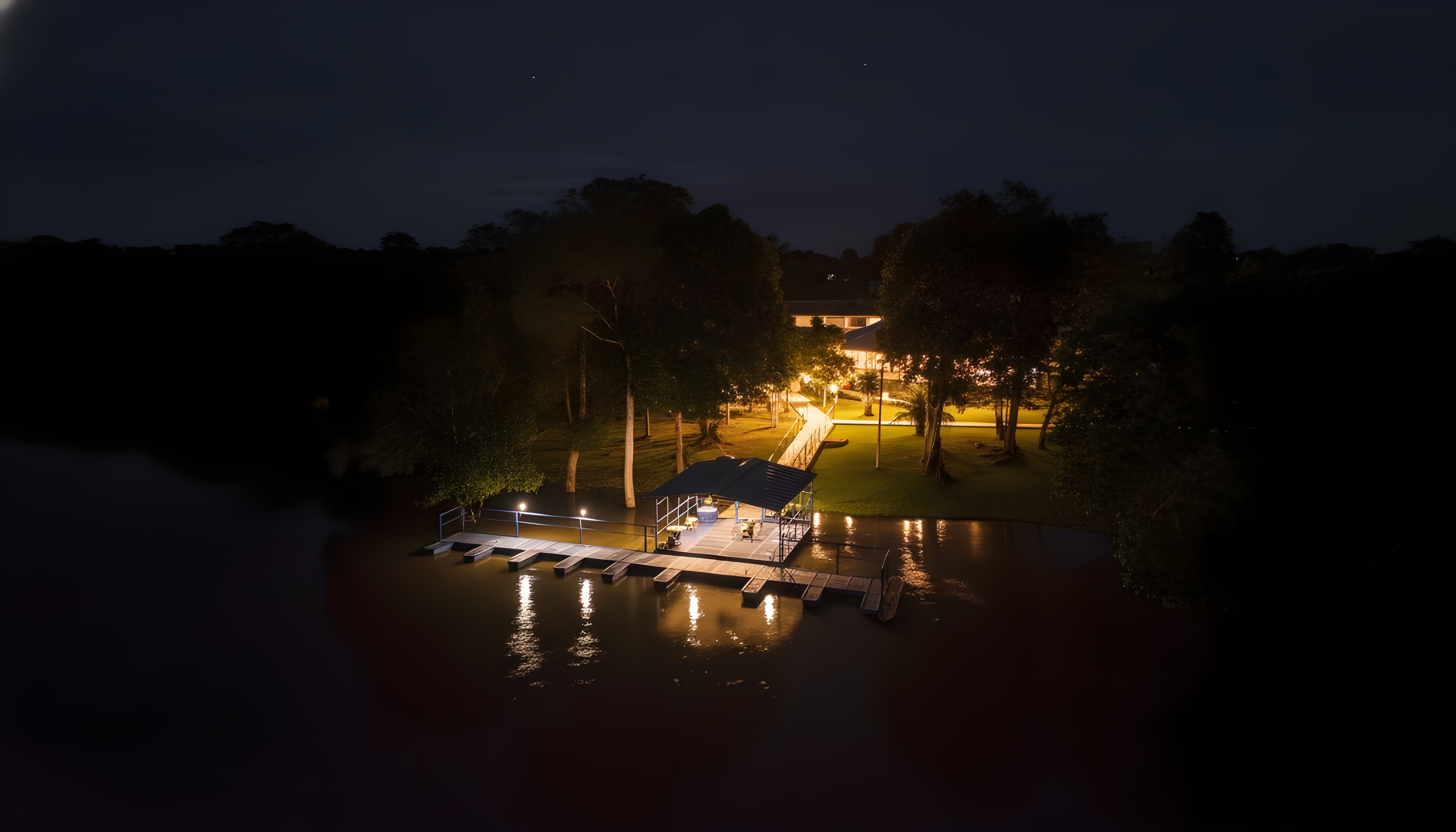 Teles Pires Lodge ao Anoitecer