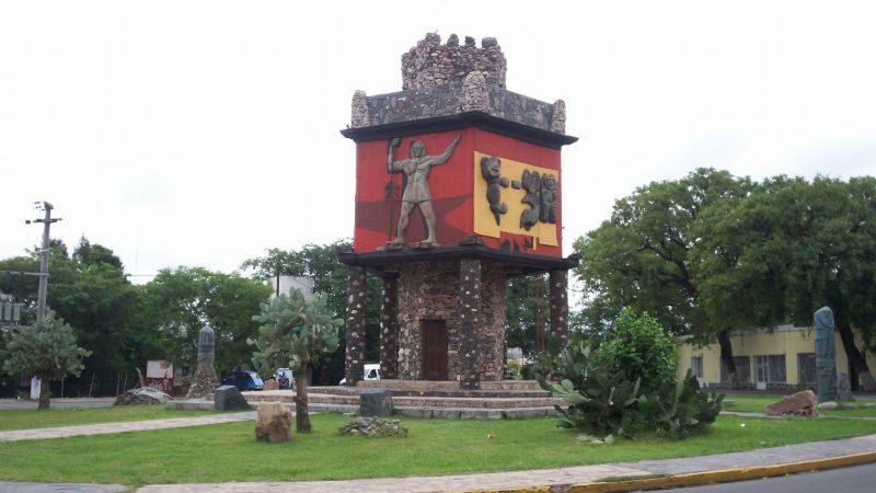 Plaza y Monumento al Aborigen