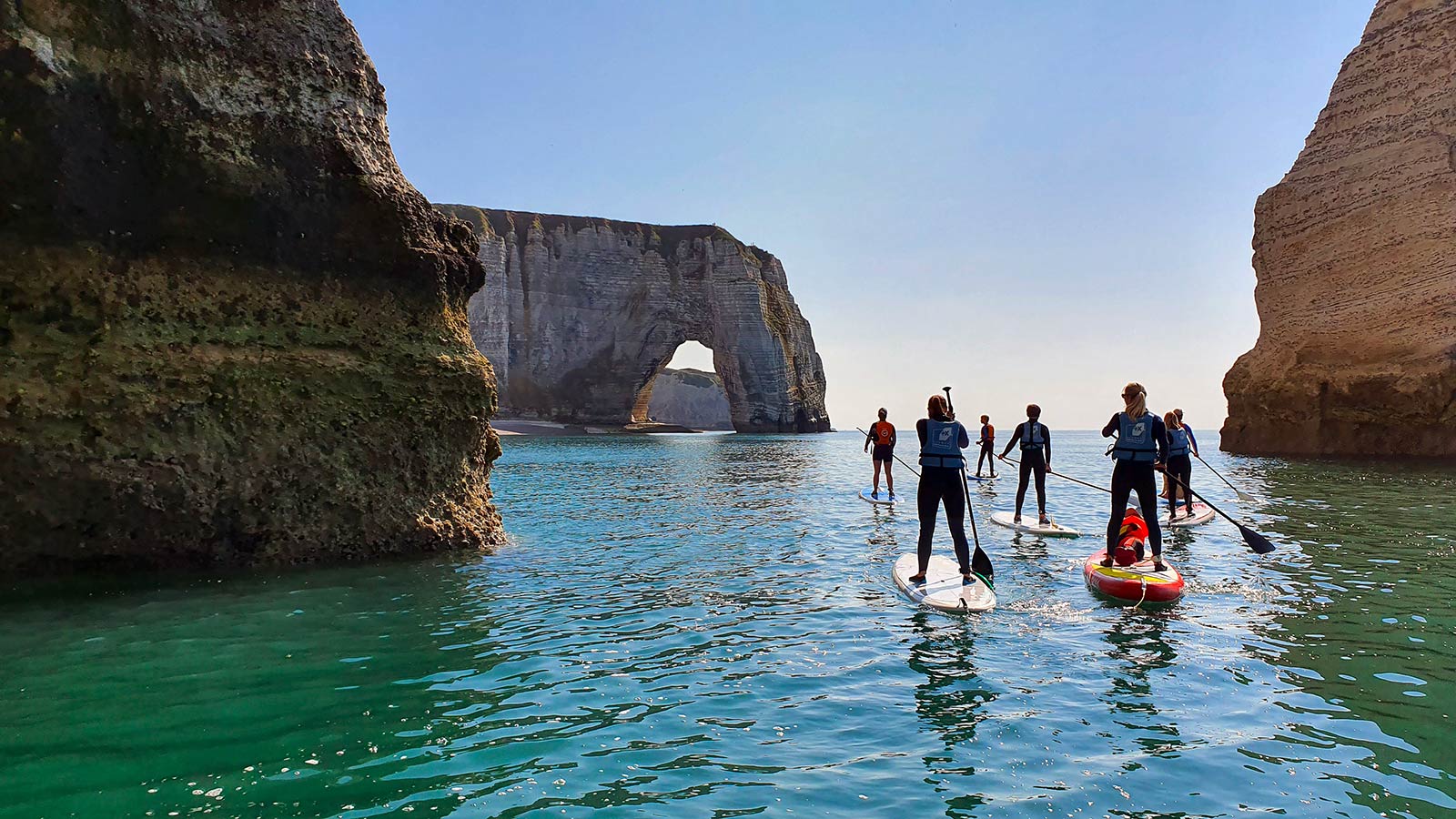 IA ou agence de voyage : qui organisera le mieux votre prochain week-end ?