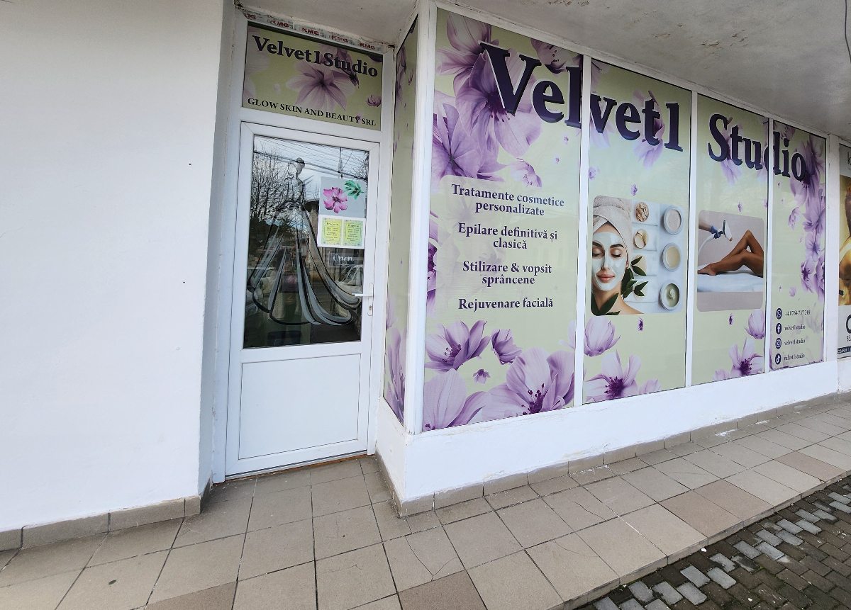 Fațada Exterioară Velvet 1 Studio Fațada exterioară Velvet 1 Studio - intrarea în salon