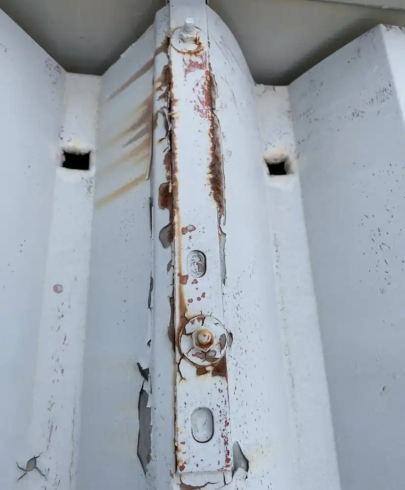 鉄部(手すり・トタン)がサビている