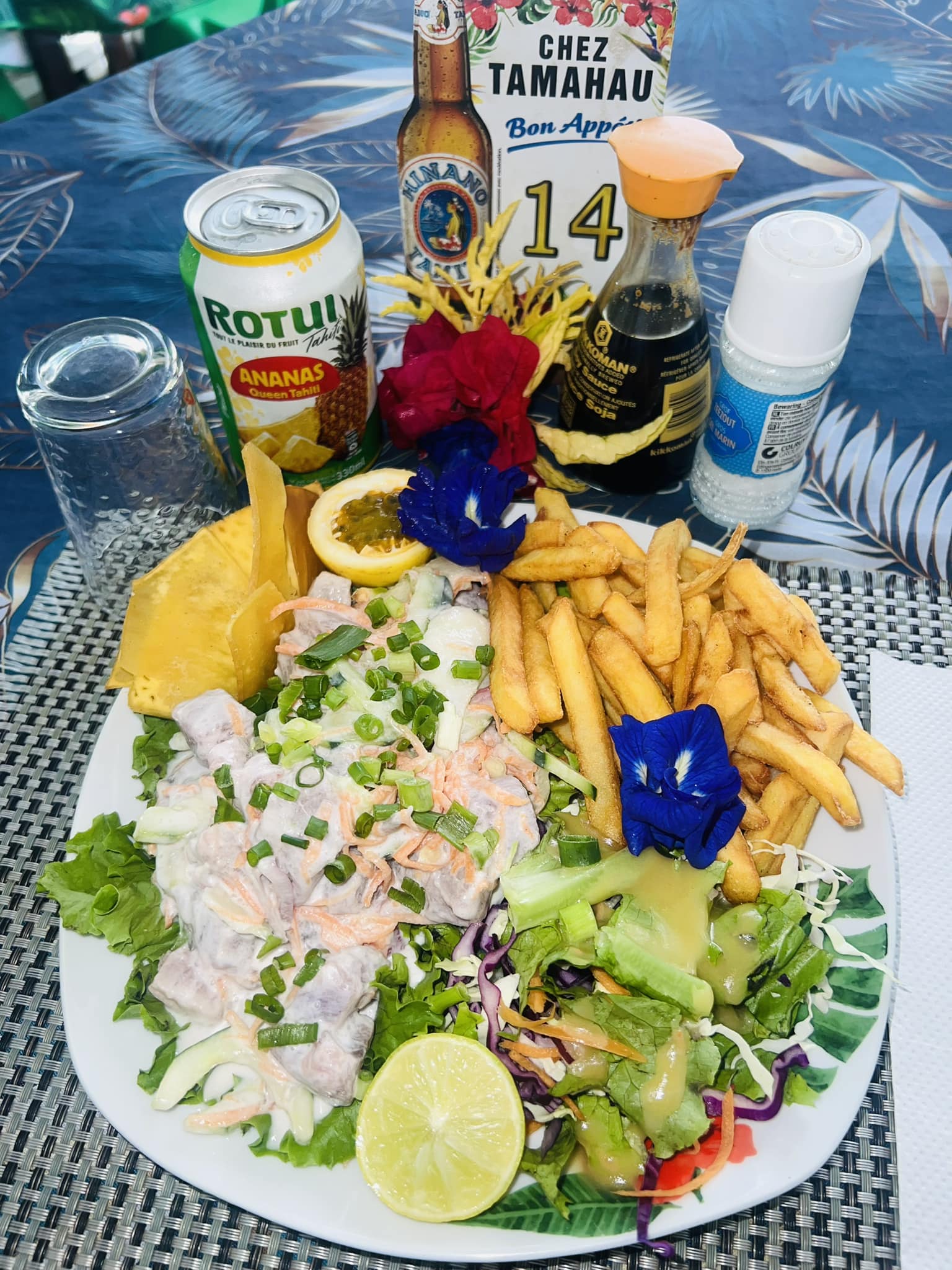 Chef en train de préparer des plats frais