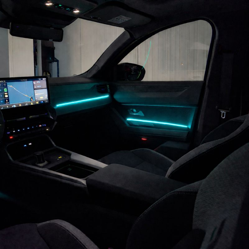 Auto interieur met Blauw LED verlichting