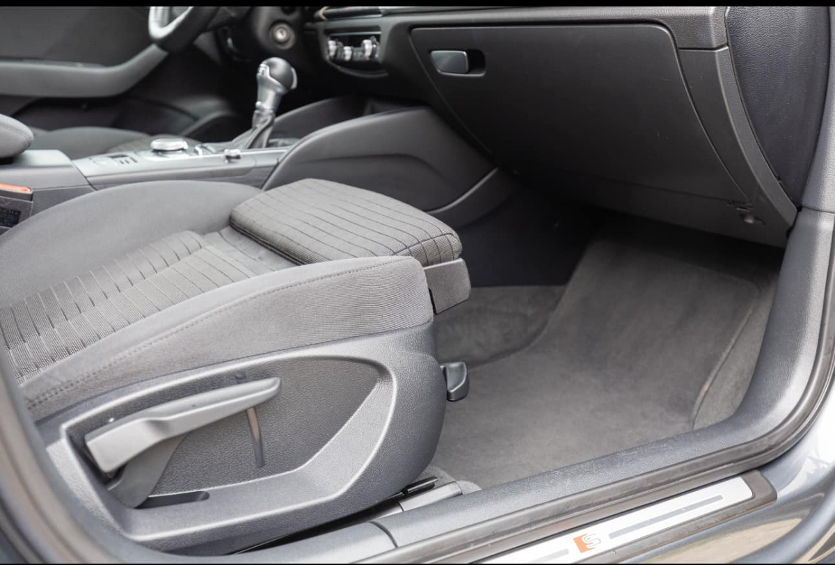 Bil klargøring - indvendig rengøring sæde