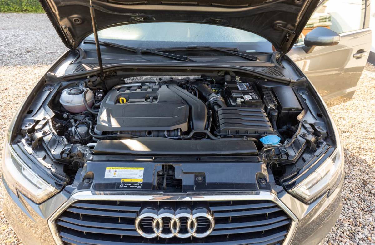 Bil klargøring - motorrum EFTER