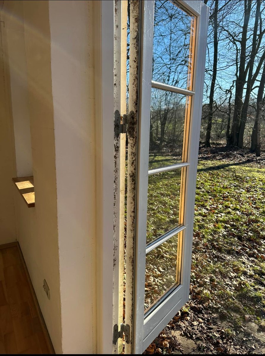 Erhvervsrengøring - vindue FØR