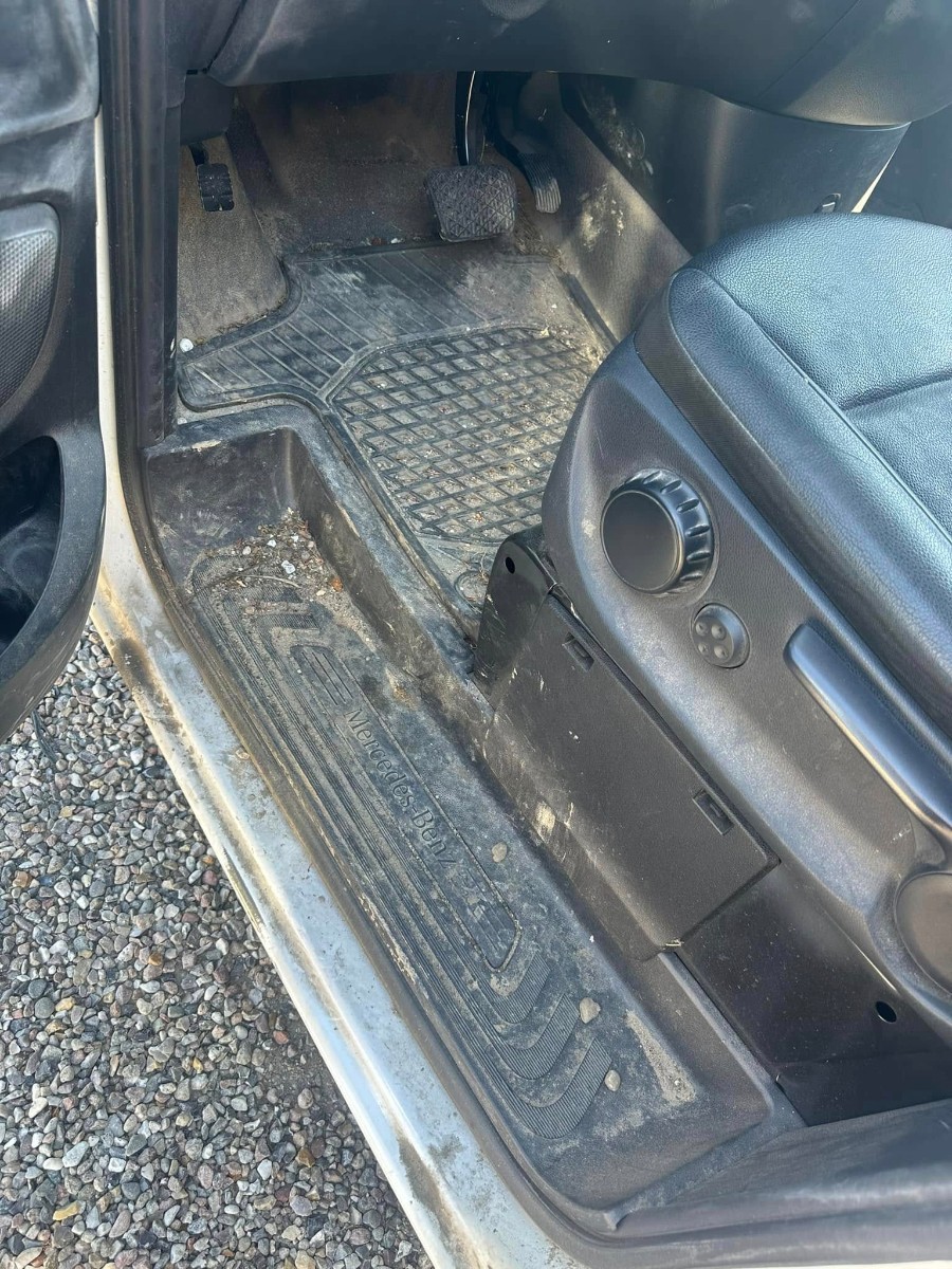 Bil klargøring - gulvmåtter FØR