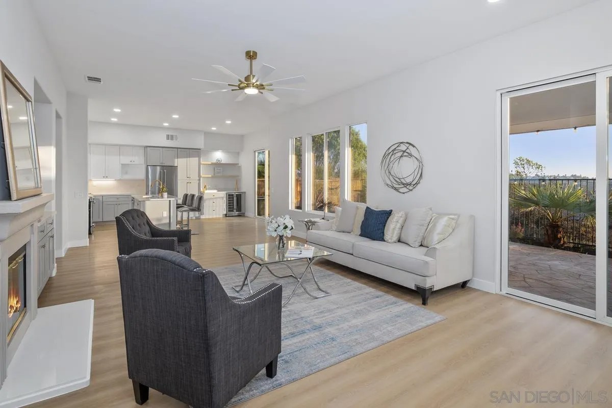 348 Plaza Los Osos photo 2