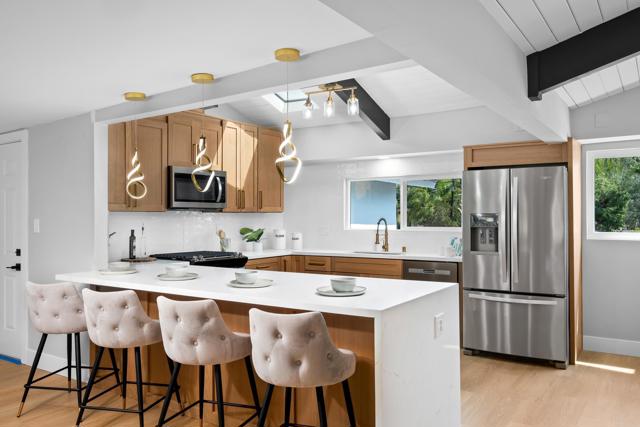 4435 Acacia Ave photo 3