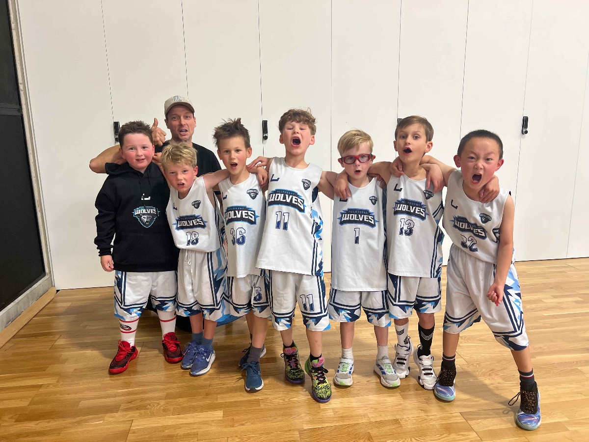 Melbourne Wolves Heat edged out Mentone Mustang Meteors in a top-of-the-ladder clash, 7:5 the final score