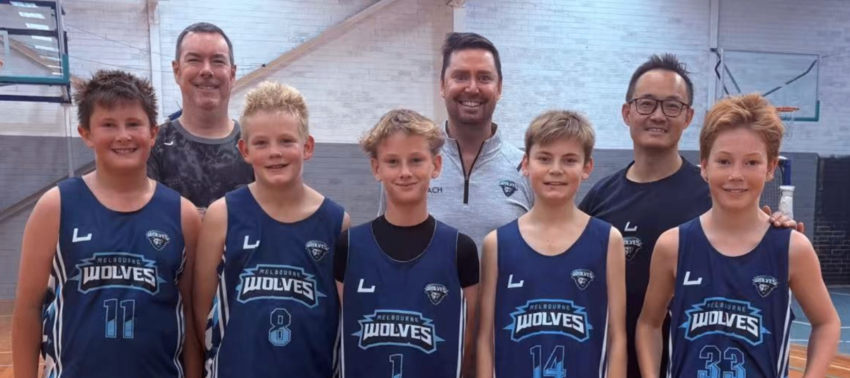 Melbourne Wolves young players and coaches