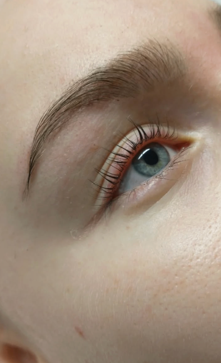 Jälkeen - Kulmakarvat muotoilun jälkeen