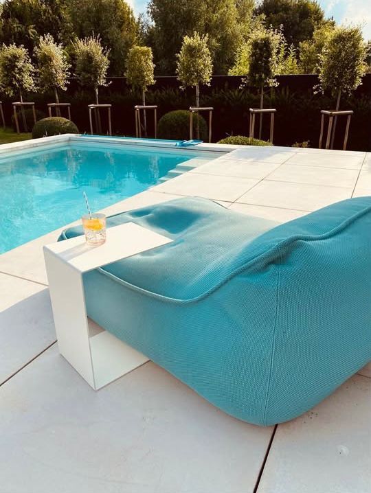 Alumea Tafel in Architecturaal Interieur