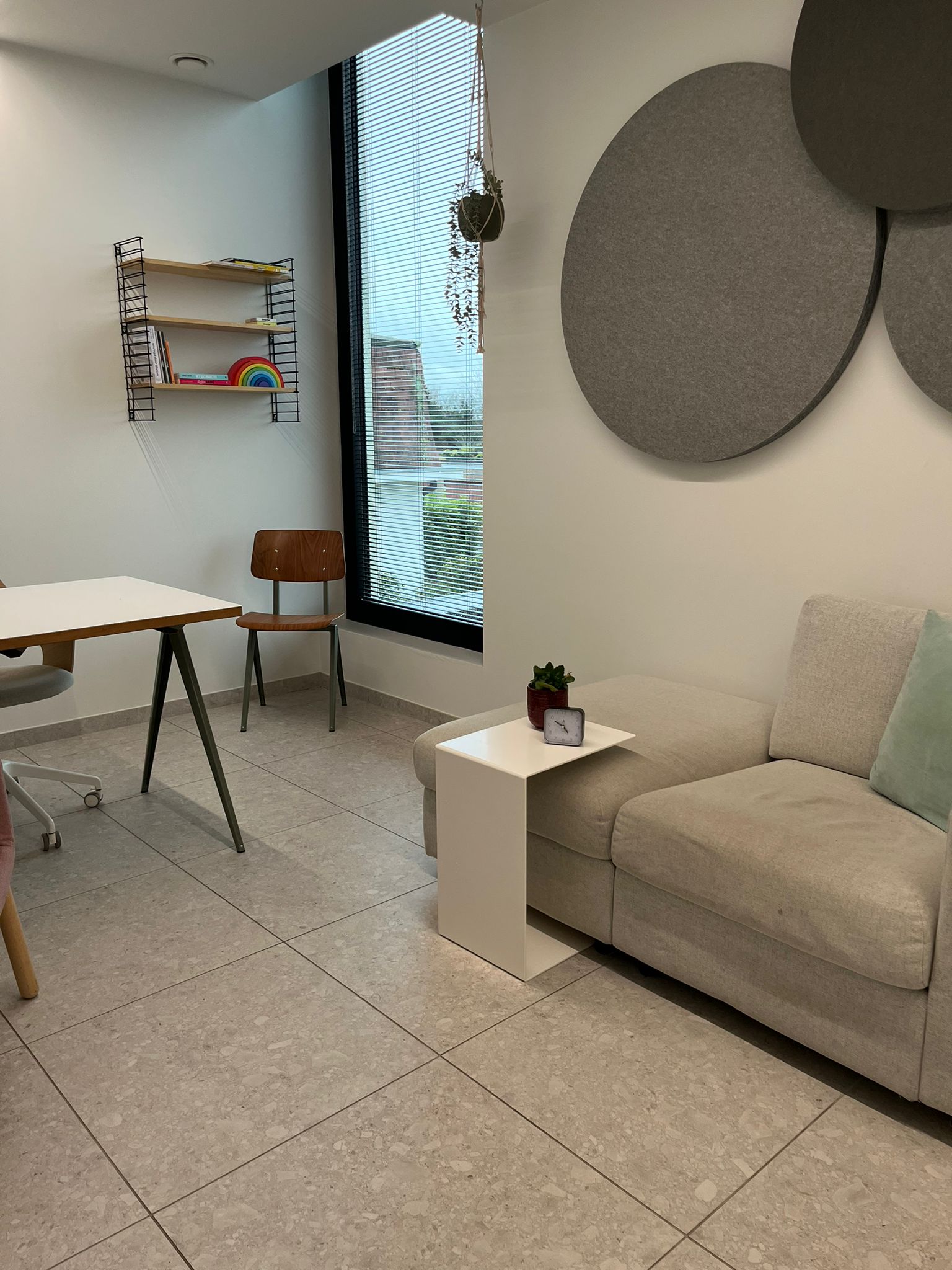 Alumea Tafel in Notariskantoor