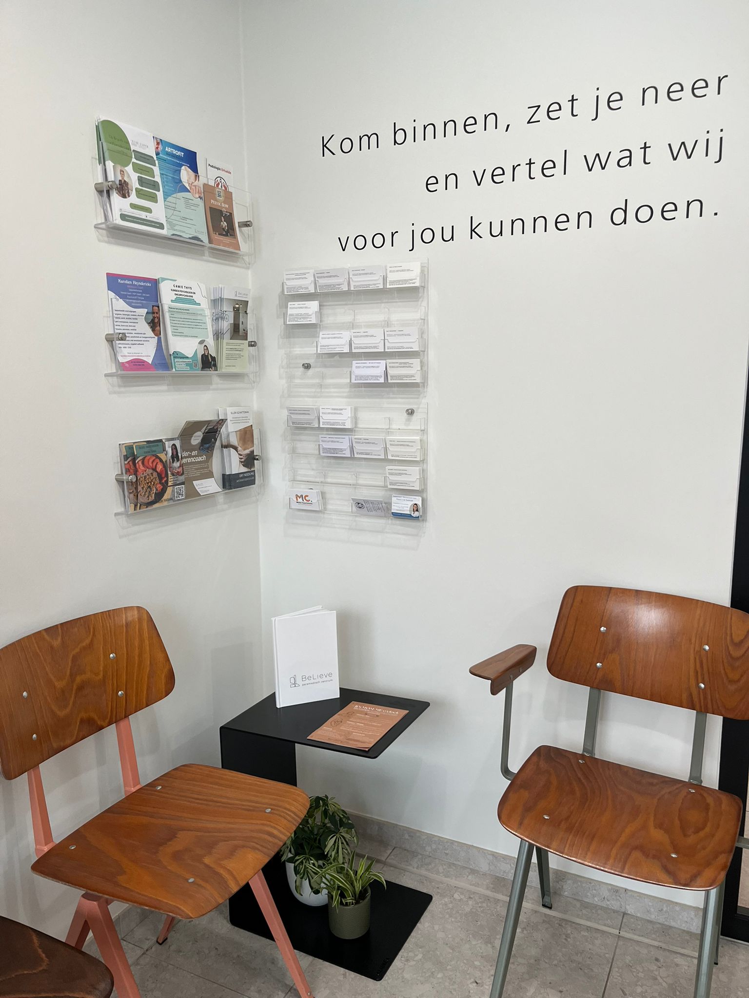 Alumea Tafel in Medische Wachtkamer