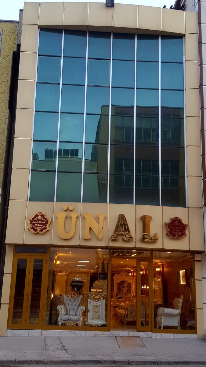 Ünal Klasik Mobilya Showroom Genel Görünüm